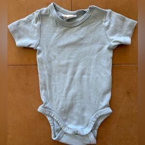💙5/$25💙H&M onesie 6M